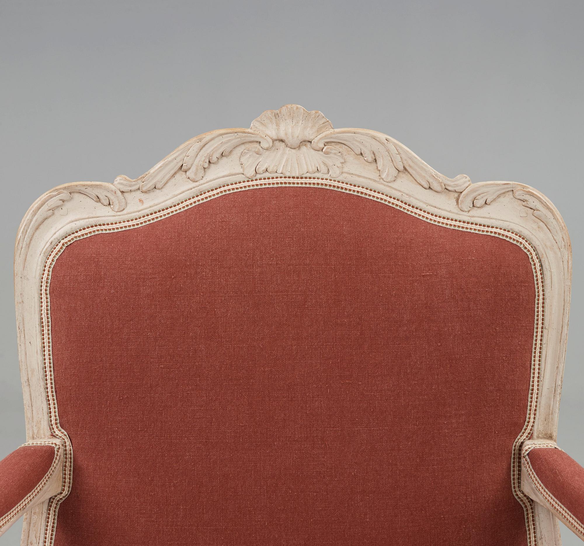 KARMSTOL. Stockholmsarbete, i Olof Höglanders art (mästare i Stockholm 1750-1765). Rokoko. En senare kopia medföljer.