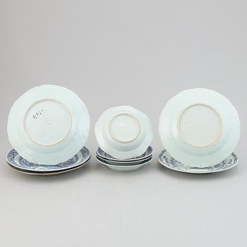 Five blue and white export porcelain plates and four dessert dishes, Qing dynasty, Qianlong (1736-95).