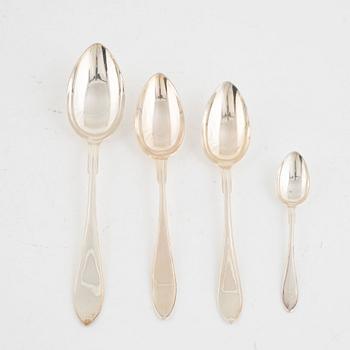 Bestickuppsättning i schatull, silver, 105 delar, modell "Svenskt spets", Svenska importstämplar samt GAB, 1919-23.