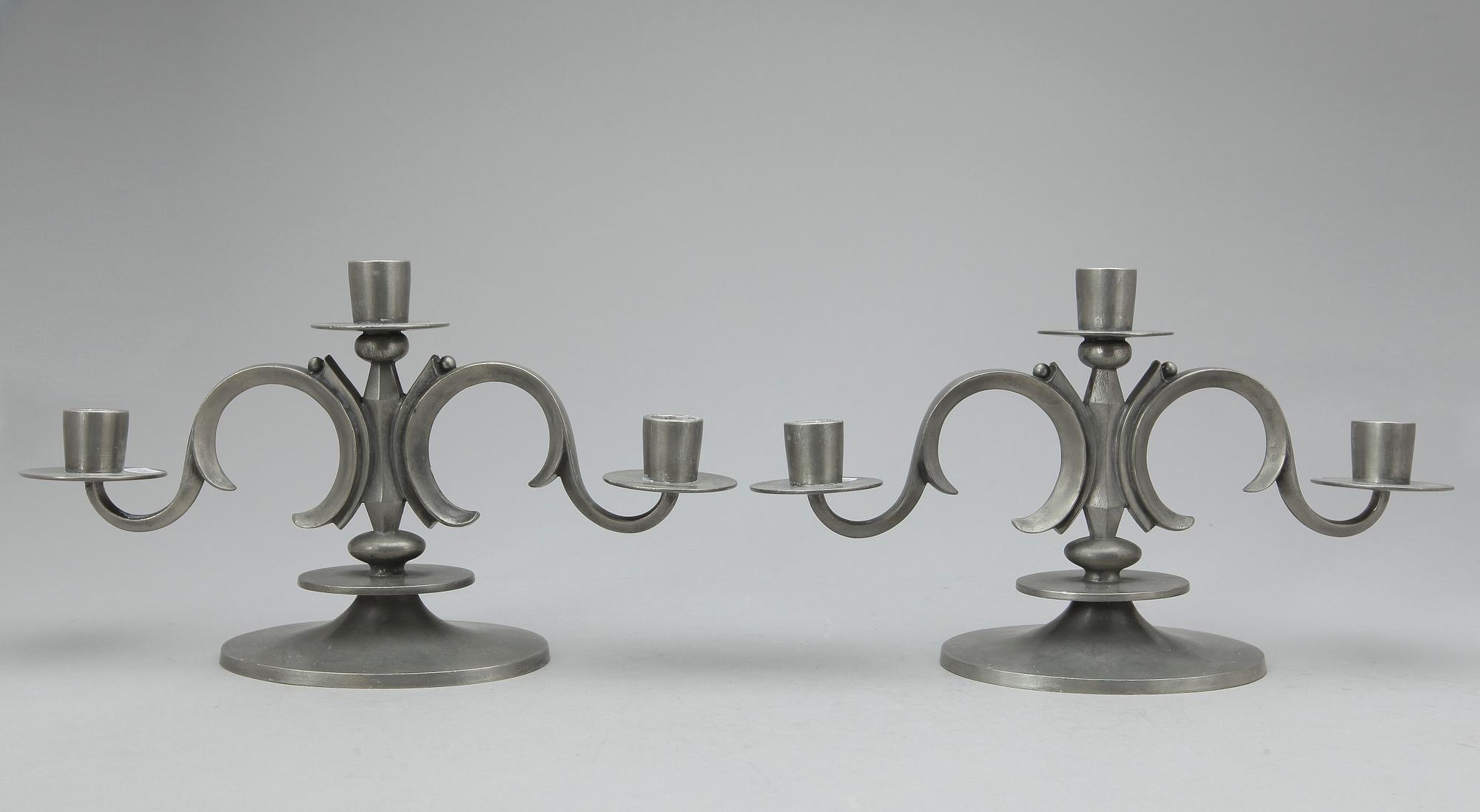 KANDELABRAR, ett par, tenn. Edvin Ollers, Stockholm 1941.