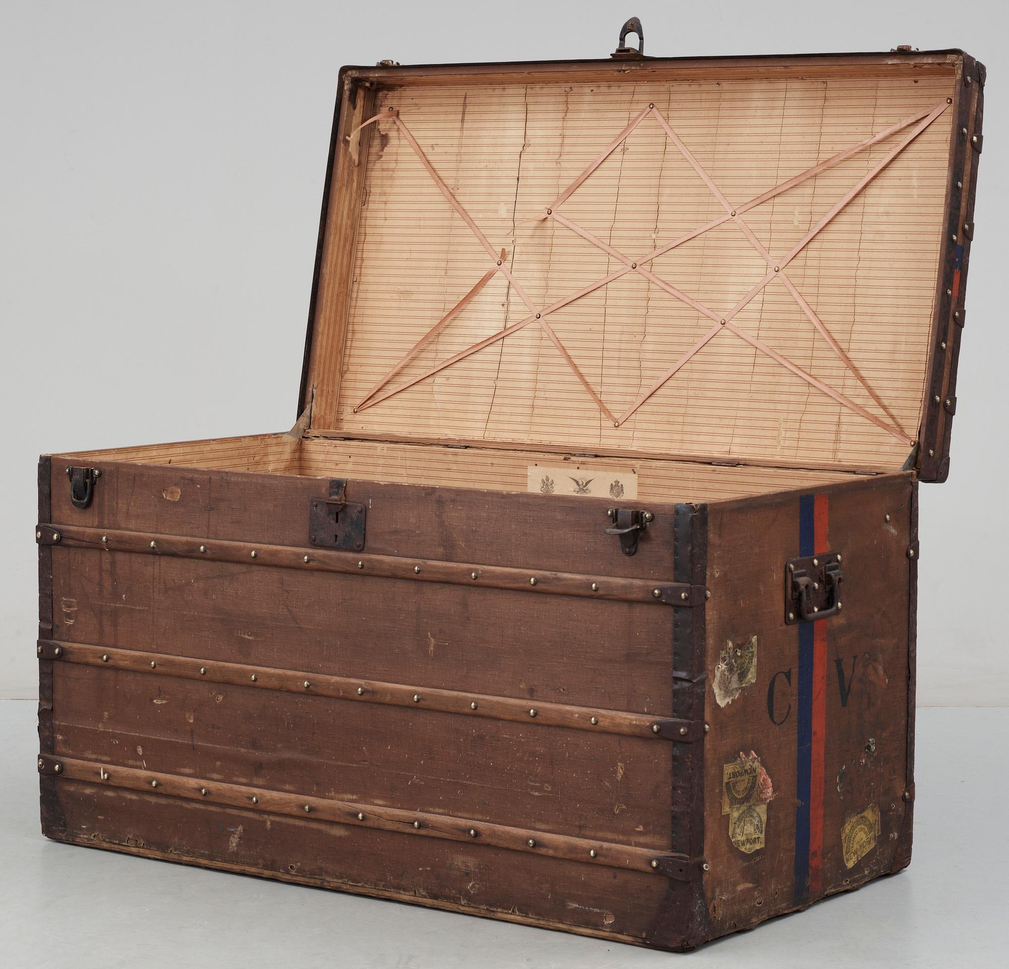 LOUIS VUITTON, a brown trunk, late 19th century.