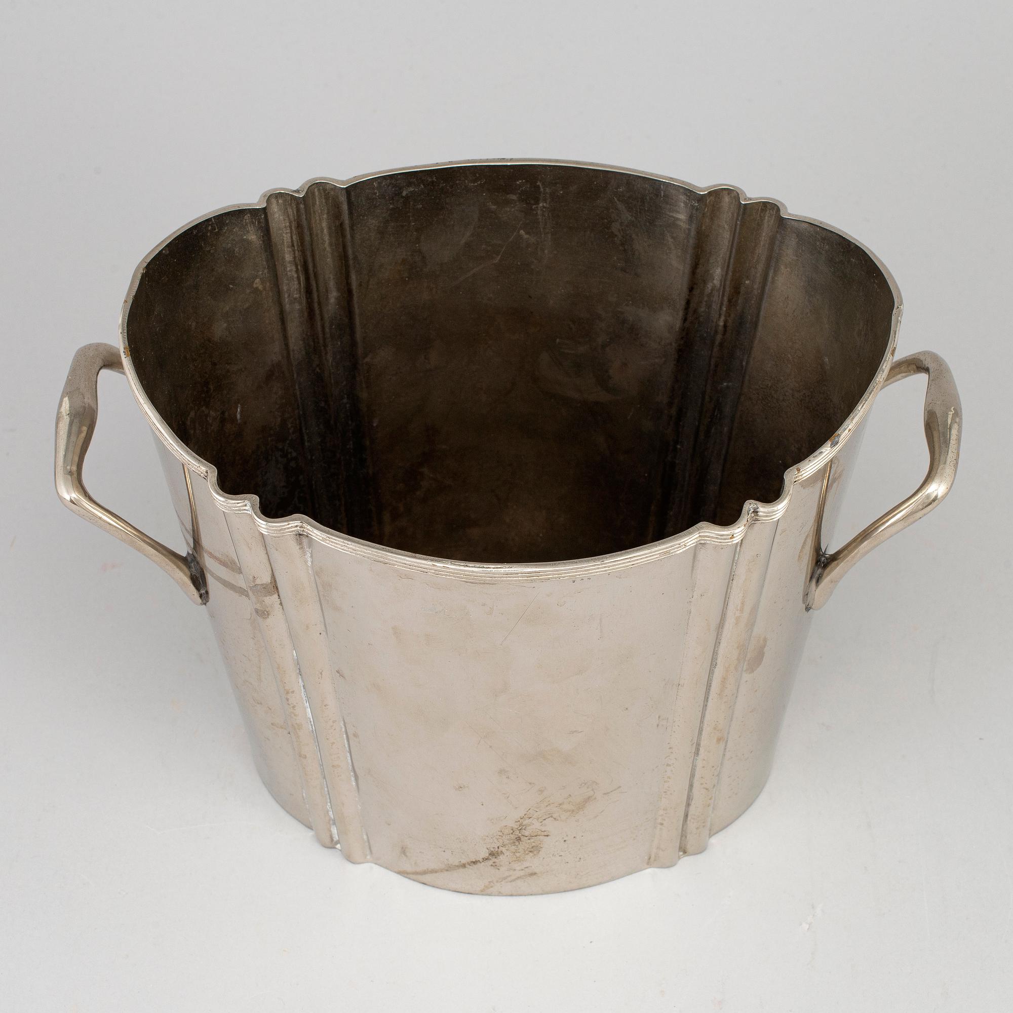 A 20th century plate champagne cooler.