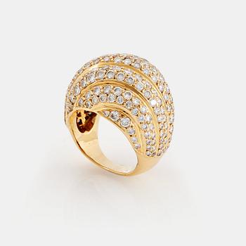 913. A Cartier ring in 18K gold set with round brilliant-cut diamonds.