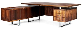 767. JØRGEN PEDERSEN, skrivbord med sammanhängande sideboard, "Europa 2002-serie", E Pedersen & Søn, Danmark 1970-tal.