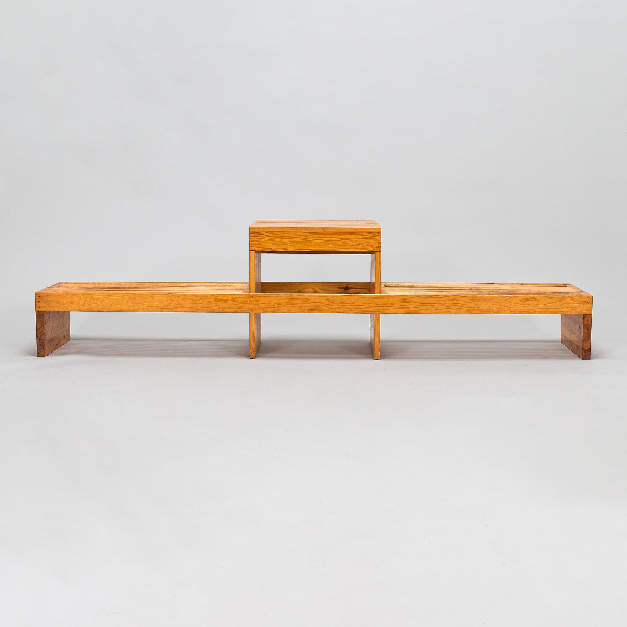 Shoe rack with seat. 1960s-70s.