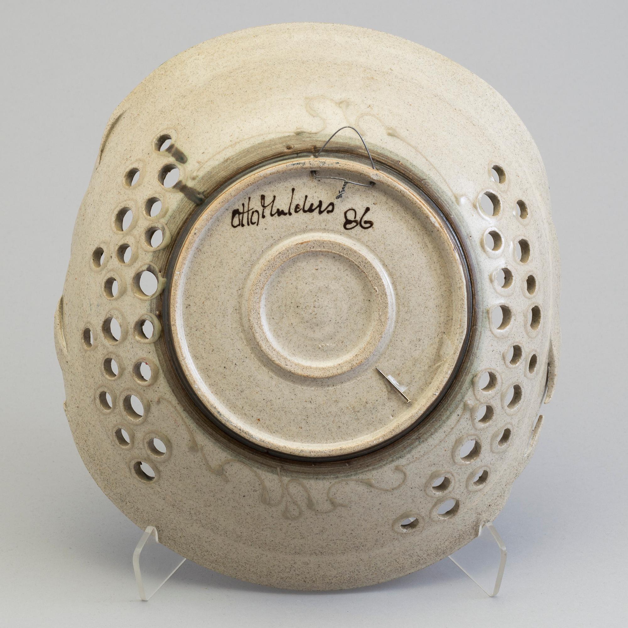 a stoneware plate by Otto Mulders, Norway -86.