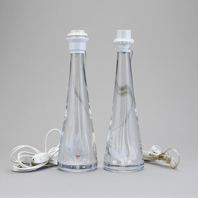 BORDSLAMPOR, ett par, glas, Vicke Lindstrand, Kosta, 1960-tal.