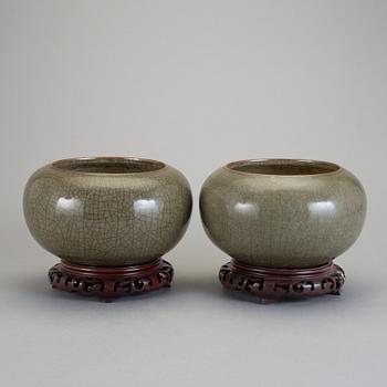 SKÅLAR, ett par, stengods, Kina, modern tillverkning.
