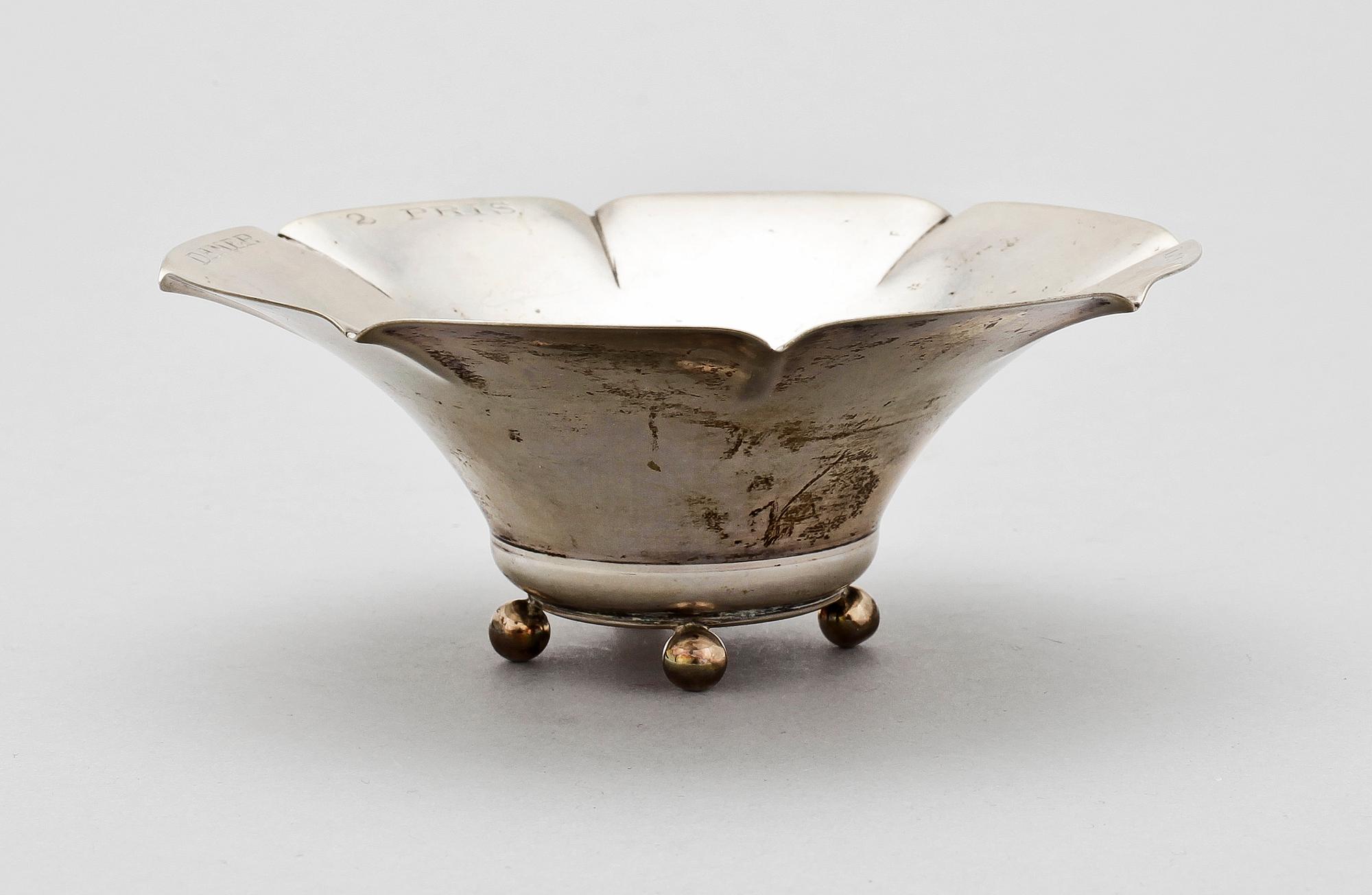 SKÅL, silver, Wiwen Nilsson, otydlig stadstämpel, 1931. Vikt 75 g.