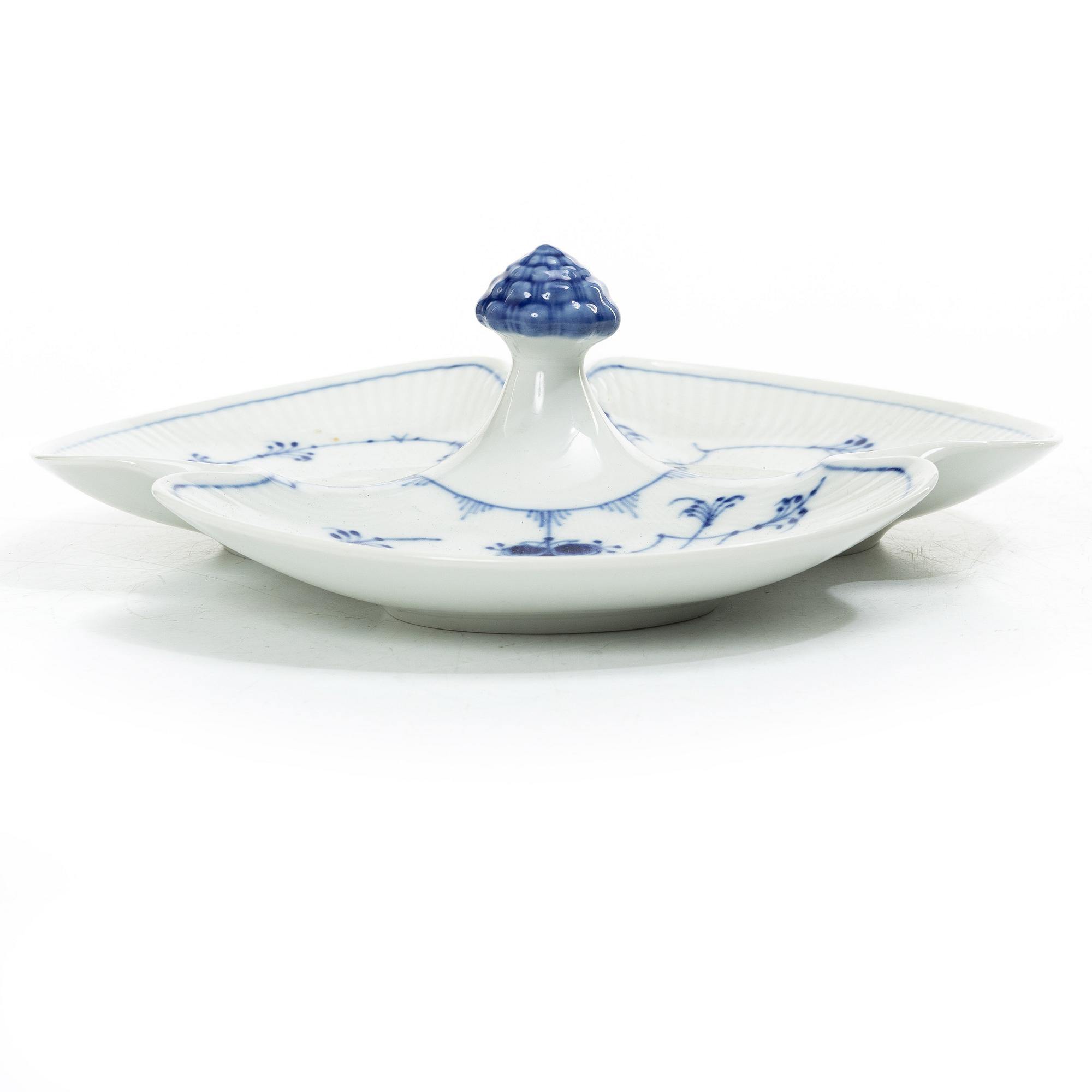 Royal Copenhagen, A 'Blue Fluted Plain' (Musselmalet riflet) porcelain cabaret dish, model 461, 1966.