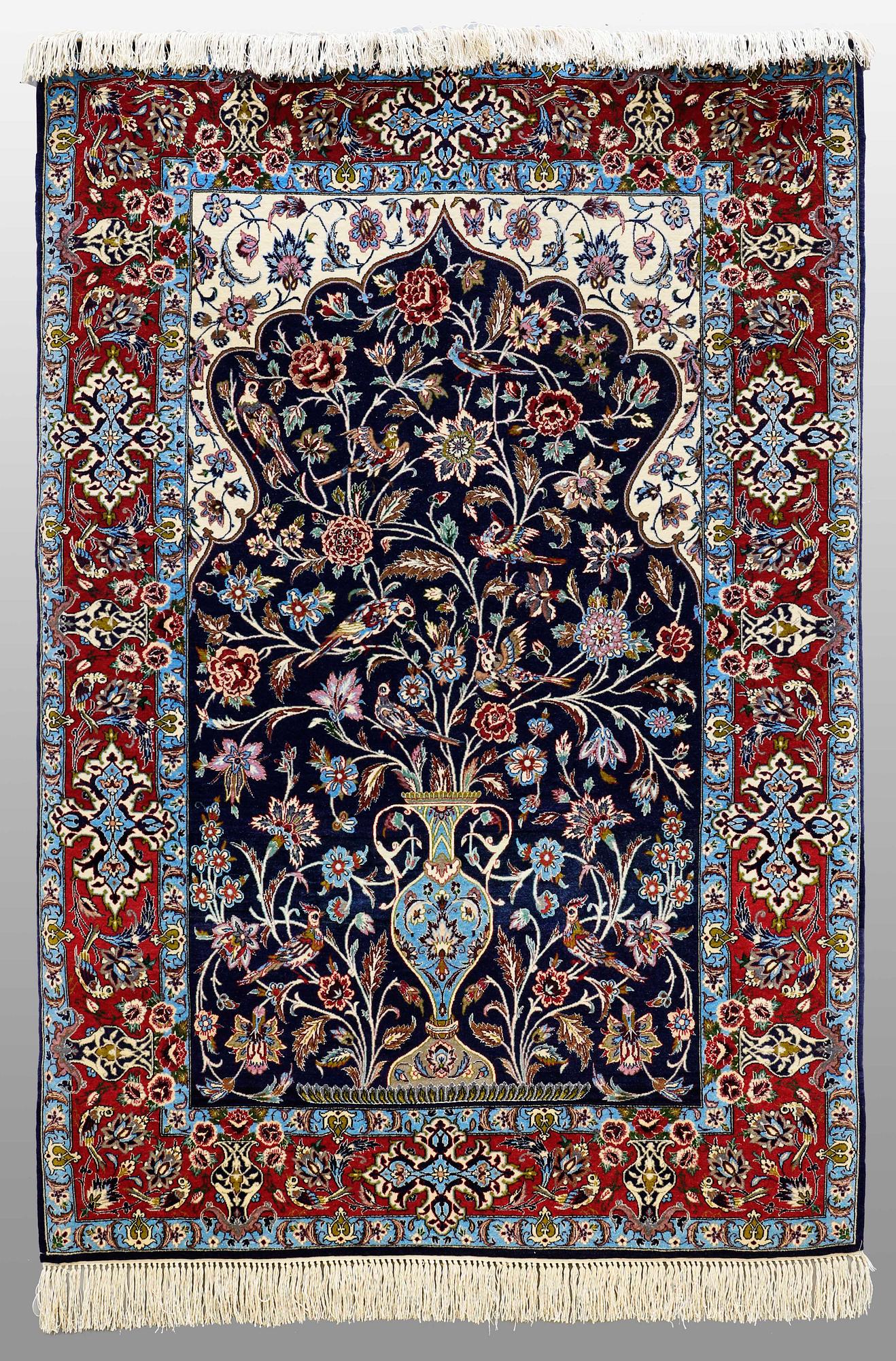 MATTA, Figural Isfahan, part silk, 167 x 110 cm.