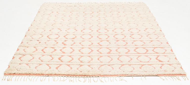 Ingrid Hellman-Knafve, a carpet, knotted pile in relief, ca 290 x 194 cm, signed IHK.