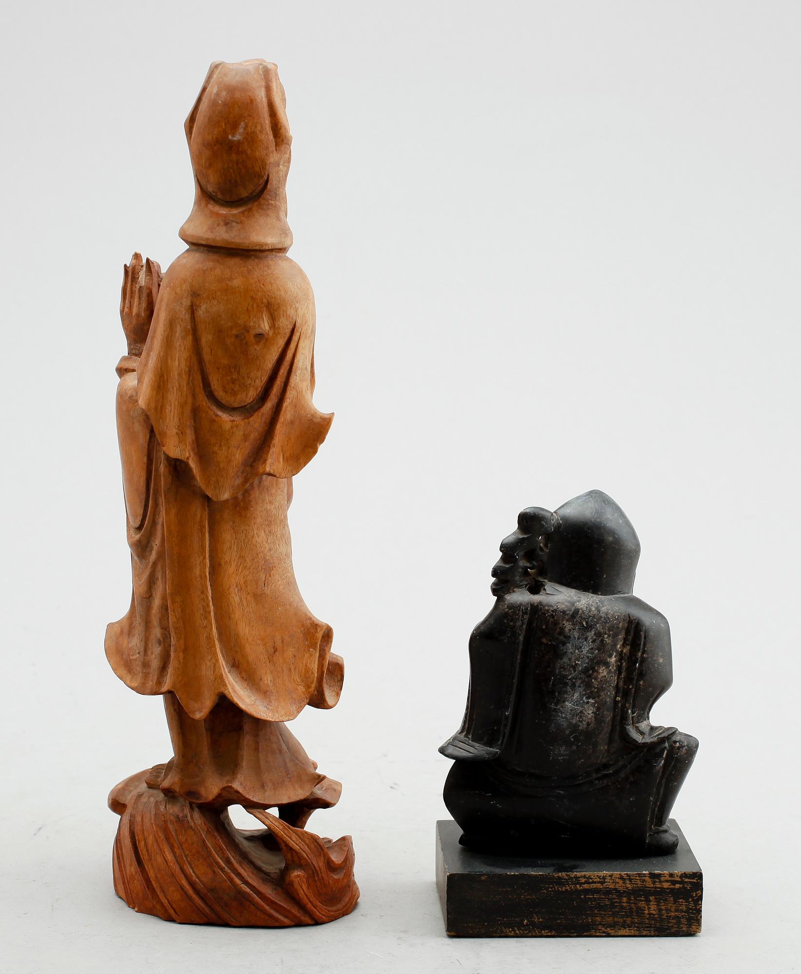 FIGURER, 2 st, trä och svart soapstone, Kina, 1900-tal.