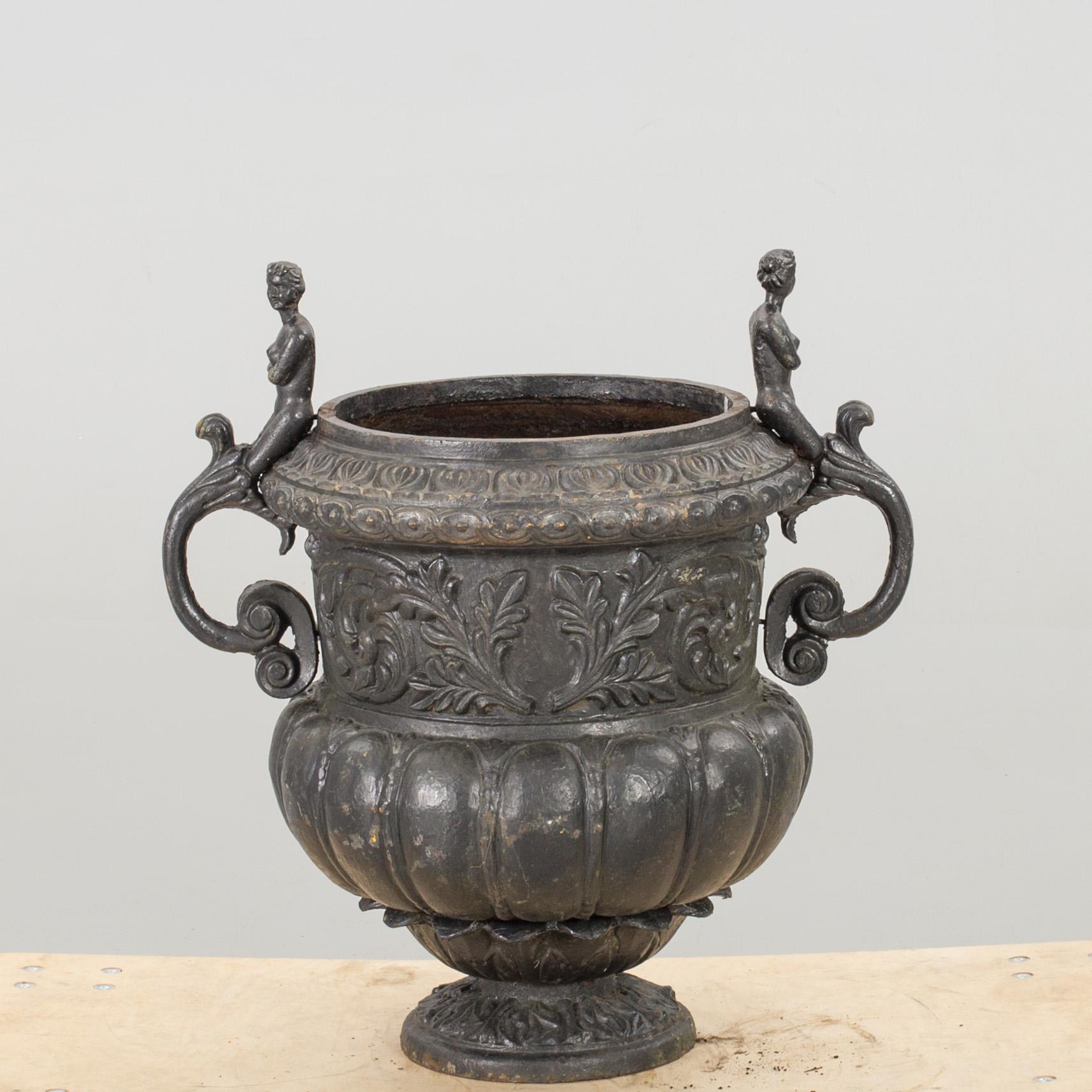 TRÄDGÅRDSURNA, gjutjärn.