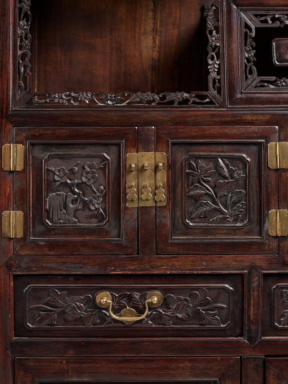 Skåp, två stycken, hardwood. Kina, Qingdynastin, 1800-tal.
