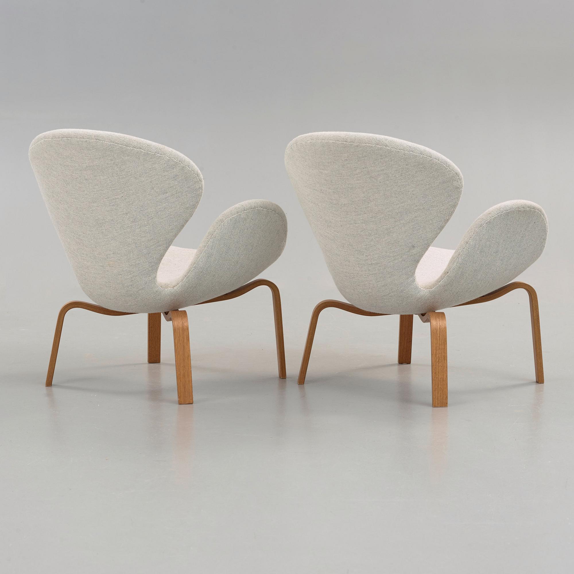 Arne Jacobsen, A pair of 'Swan' easy chairs, Fritz Hansen, Denmark 1966.