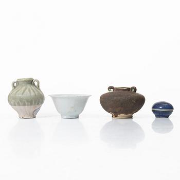 Four ceramic shipwrecked pieces, China, 15th century and 17th century.