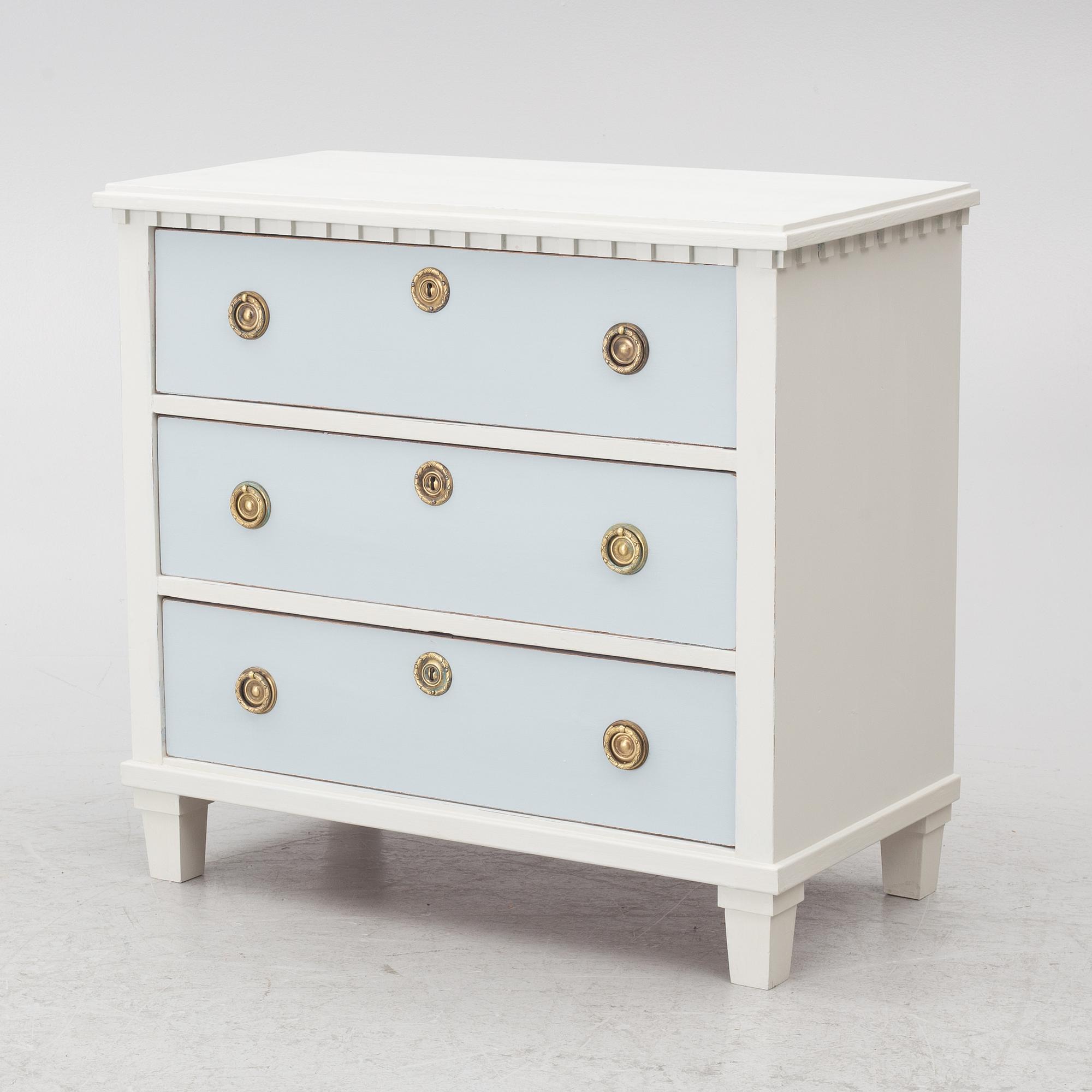 A chest of drawers, first half of the 20th Century.