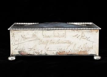 CIGARRSKRIN, silver, K. Anderson, Stockholm, 1924. Totalvikt ca 938 gr.