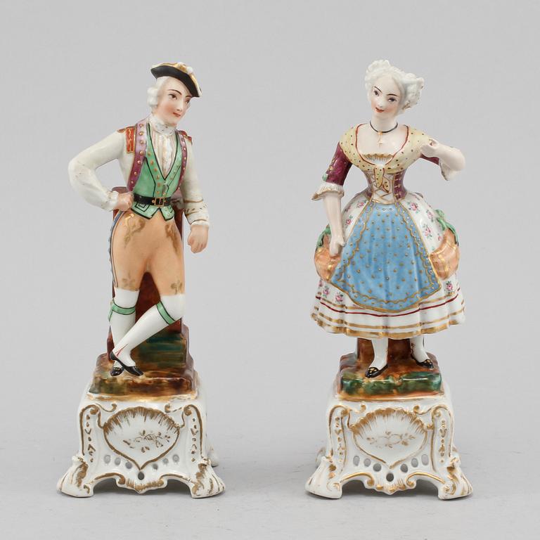 FIGURINER, ett par, porslin, 1900-talets första hälft.