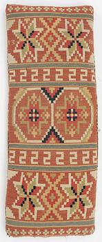 A carriage cushion, flat weave, ca 100 x 43 cm, Färs district, Scania, daterad 1833.