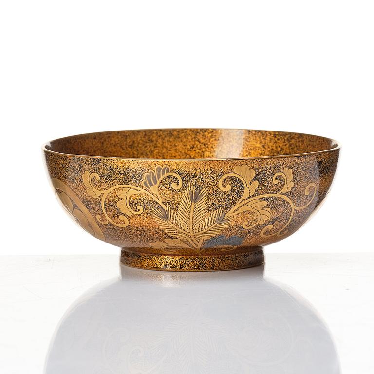 Ask med lock, skål samt handtag, lack. Japan, 1800-tal.