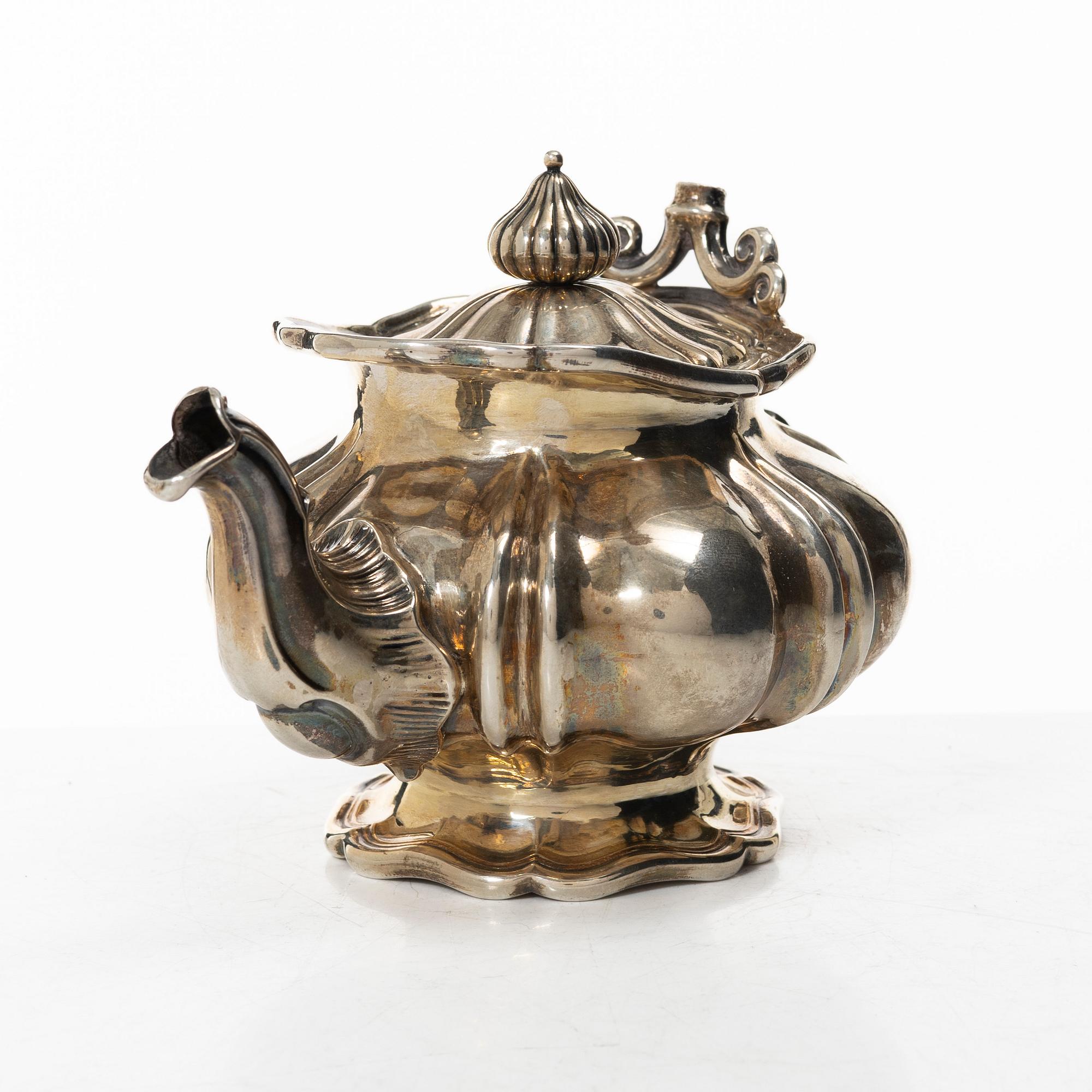 A Swedish silver teapot, marks of William Lyon, Gothenburg 1854.