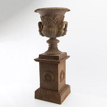 Garden urn with pedestal 20th century cast iron.