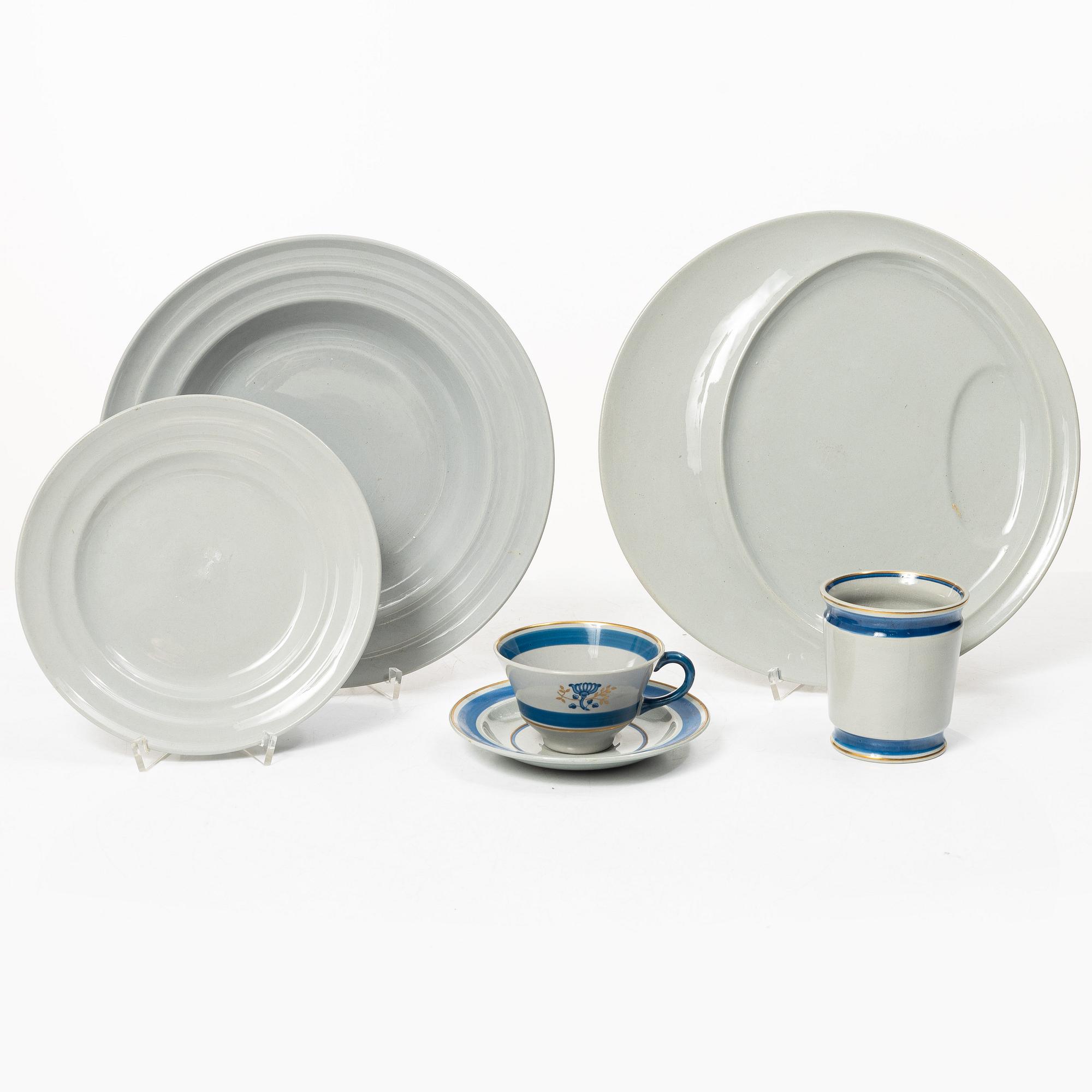 Wilhelm Kåge, servisdelar, 17 st, inklusive fisktallrikar, modell "Aristo", Gustavsberg, 1930-tal.