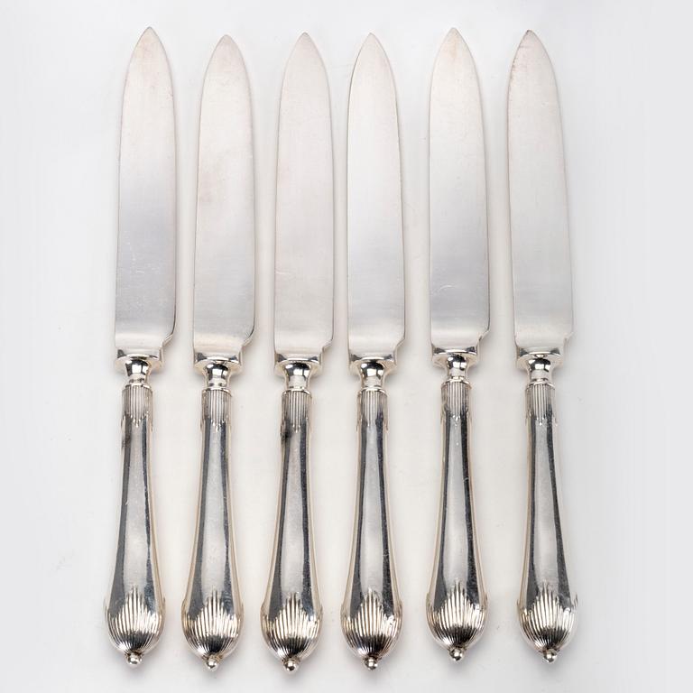 A set of 12 English epns dessert knives first half if the 20th century.