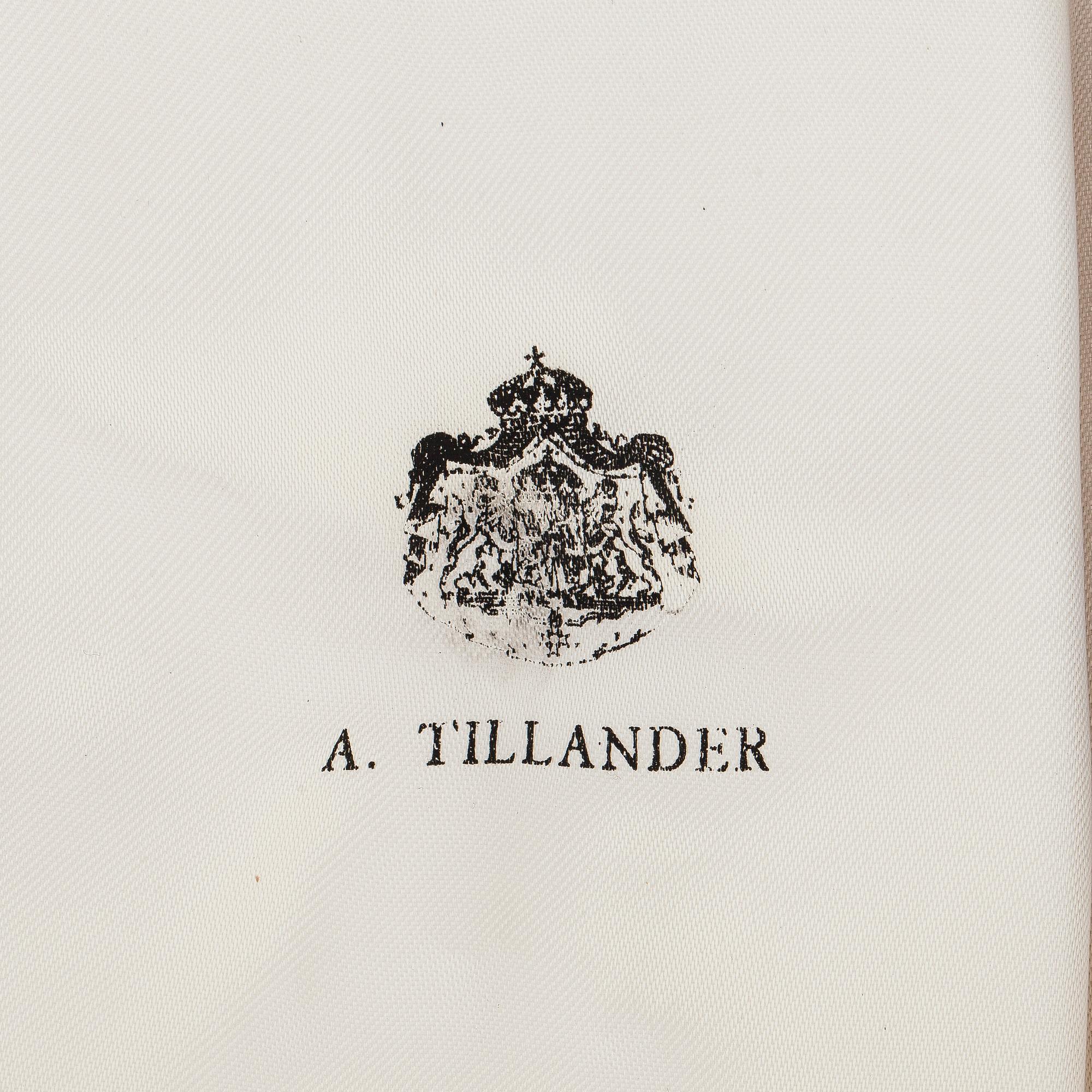 A. Tillander, a brooch/pendant in 18K gold, with an oval light green beryl, rose- and old-cut diamonds, Helsinki, 1968.