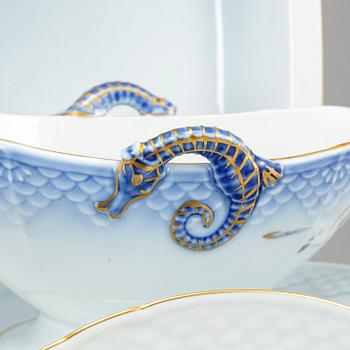 MAT- & KAFFESERVIS, 67 delar, porslin. "Blå Måsen", Bing & Gröndahl, Danmark, 1900-talets andra hälft.