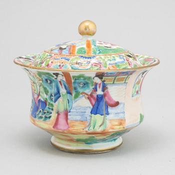 A famille rose Canton jar with cover, Qing dynasty, 19th Century.