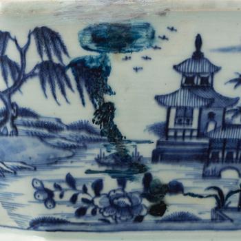 A blue and white tureen with cover, Qing dynasty, Qianlong (1736-95).