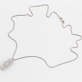 HÄNGE, med briljantslipade diamanter.