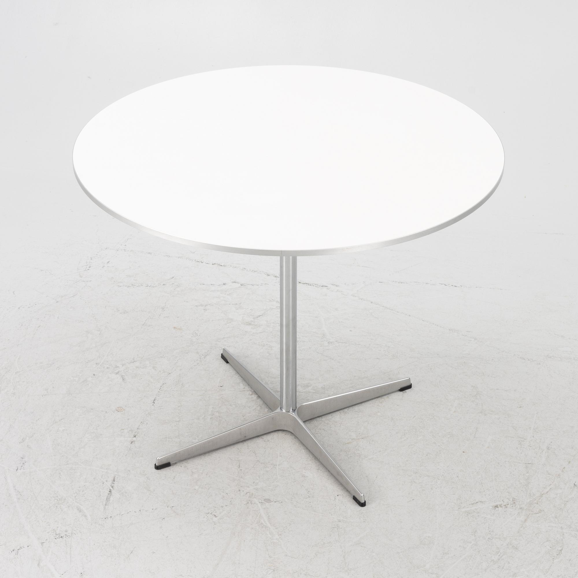 Arne Jacobsen, matbord, Fritz Hansen, Danmark, 2010.