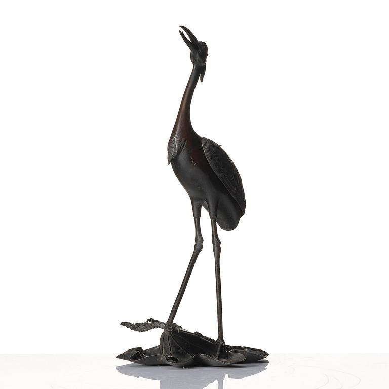 A Japanese bronze crane, Meiji period (1868-1912).