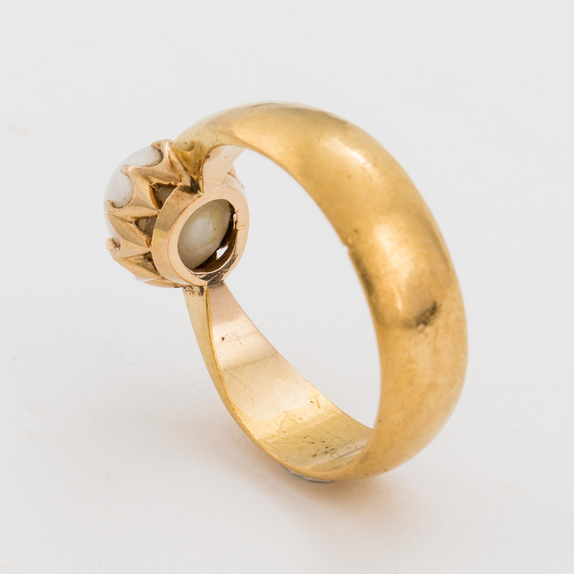 A ring set with a cultured, mabé pearl.