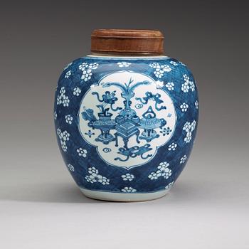 A blue and white jar, Qing dynasty, 18th Century.