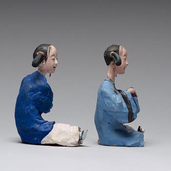 Two clay figures of Chinese girls, Qing dynasty, 19th Century.