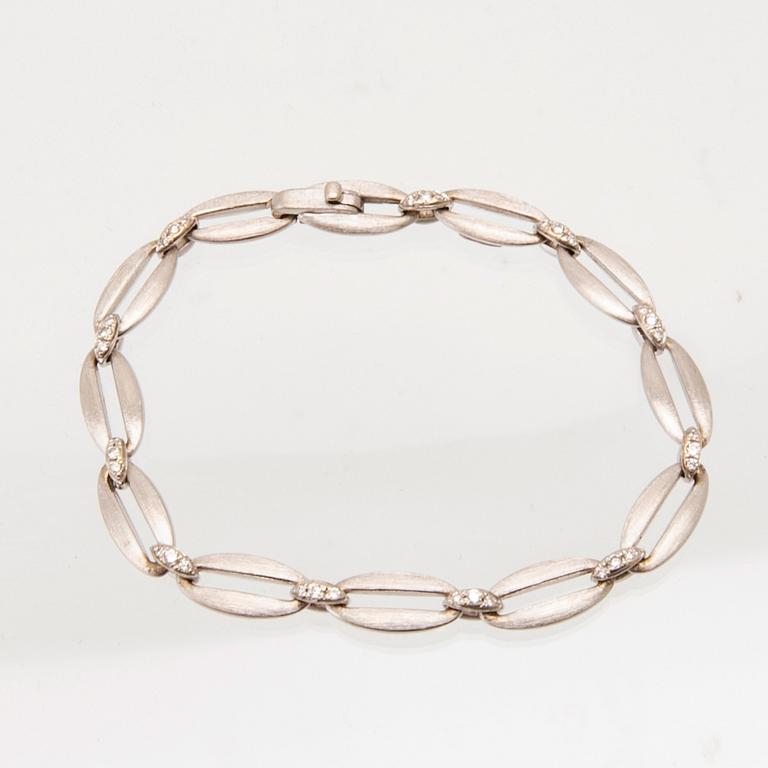 Armband 18K vitguld med runda briljantslipade diamanter.