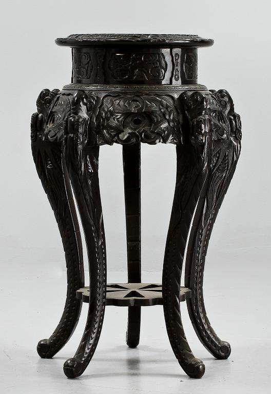 PIEDESTAL, orientalisk, 1900-tal.