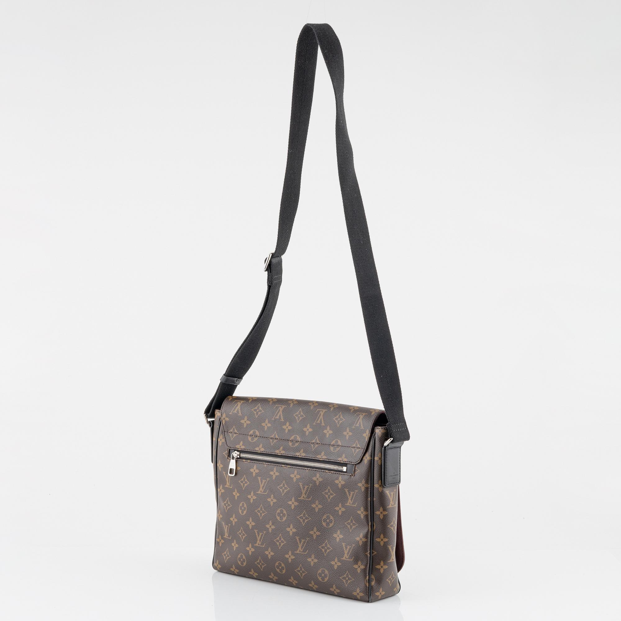 Louis Vuitton, a monogram canvas 'Beaubourg' cross body bag, 2016.