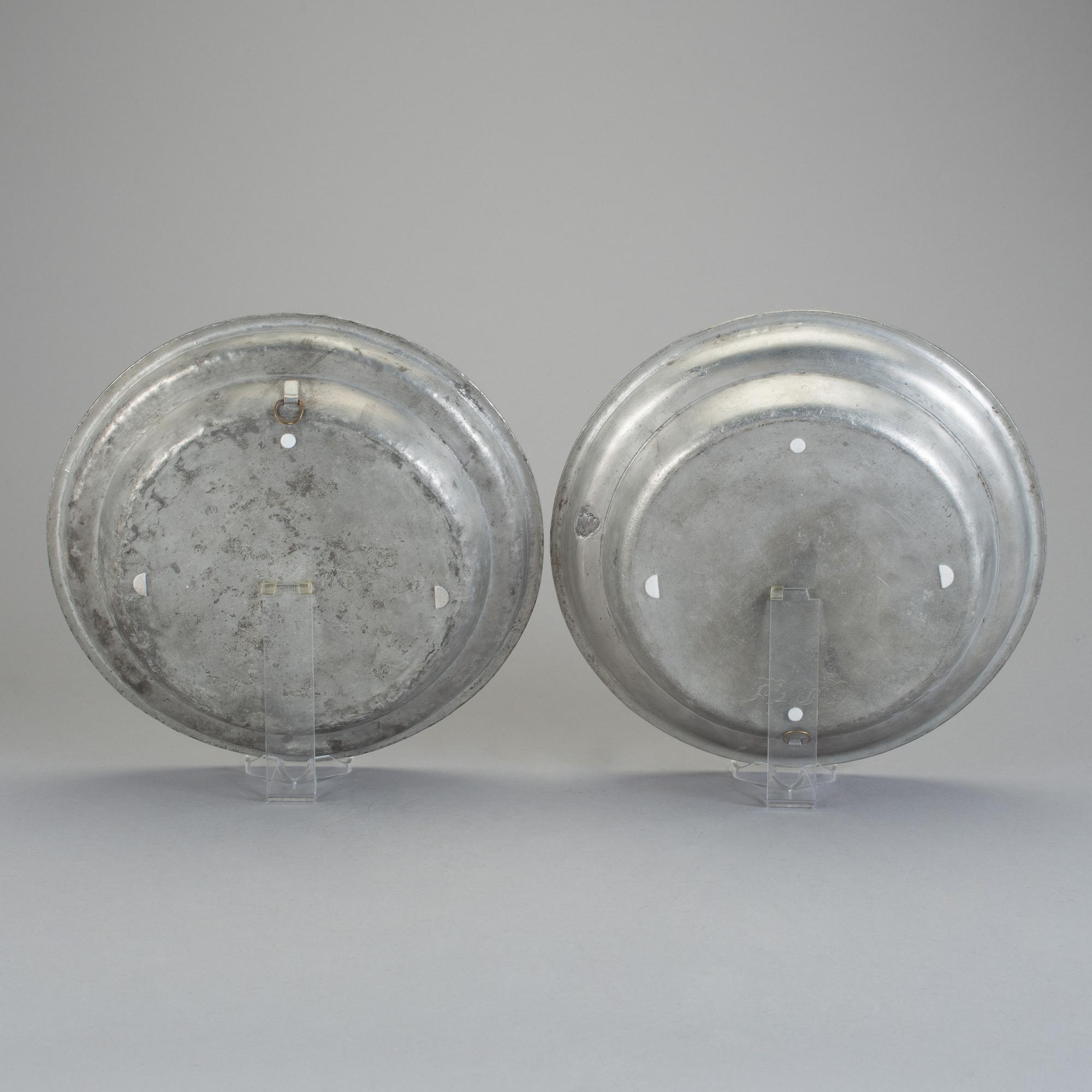 SKÅLFAT, 2 st, tenn, otydliga stämplar, bland annat Nyköping, 1800-tal.