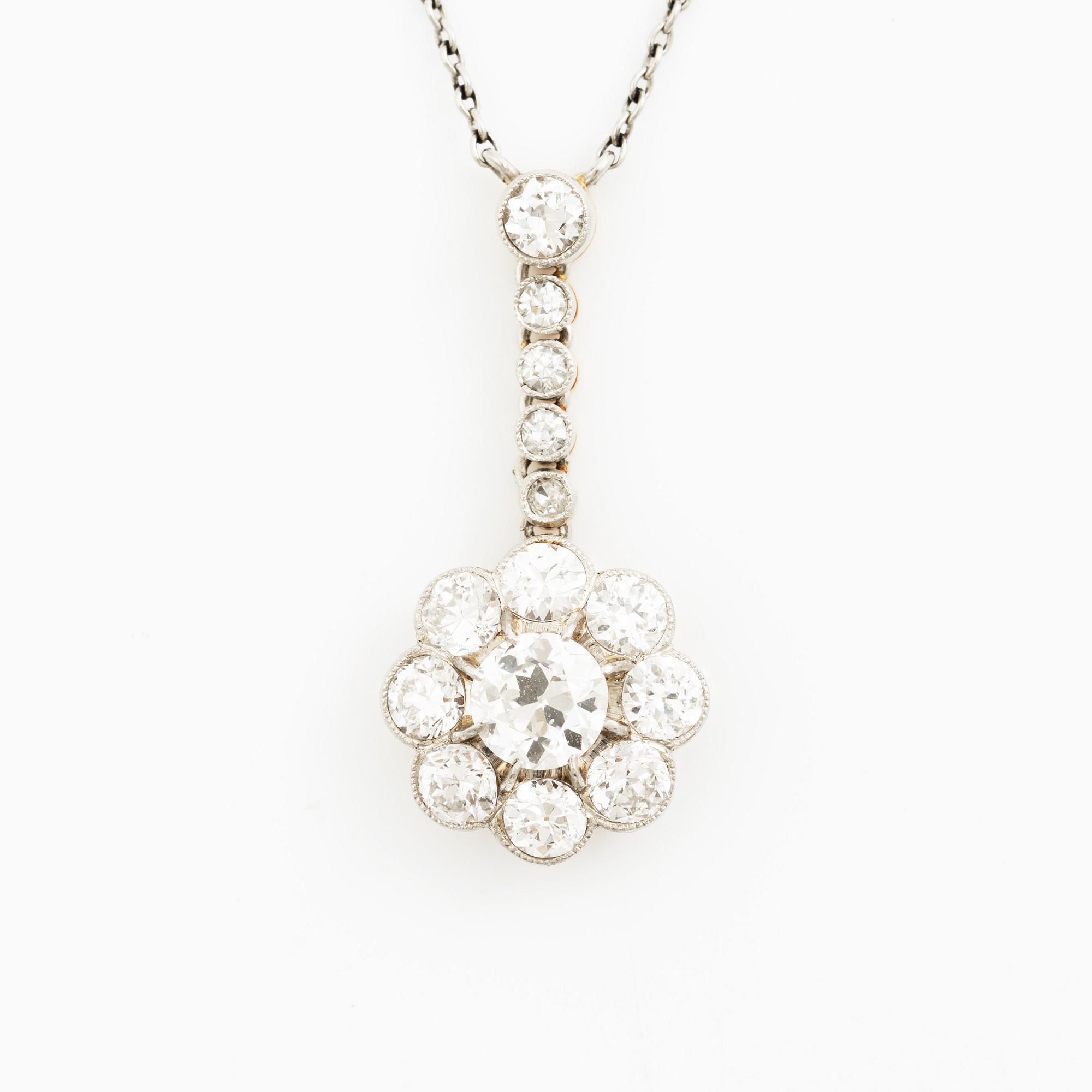 Necklace with old brilliant-cut diamonds.