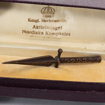 An aluminium bucket, a wooden case, four rings and two miniature knives, Finland and Russia, early 1900s.