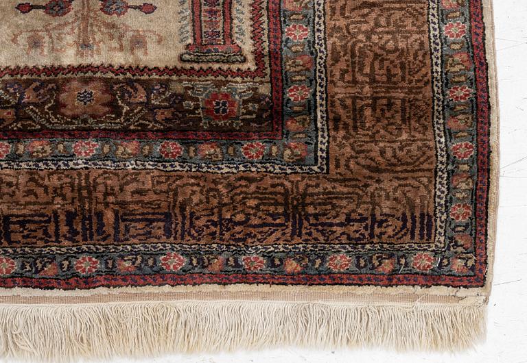 A Kaiseri prayer rug, c. 135 x 90 cm.