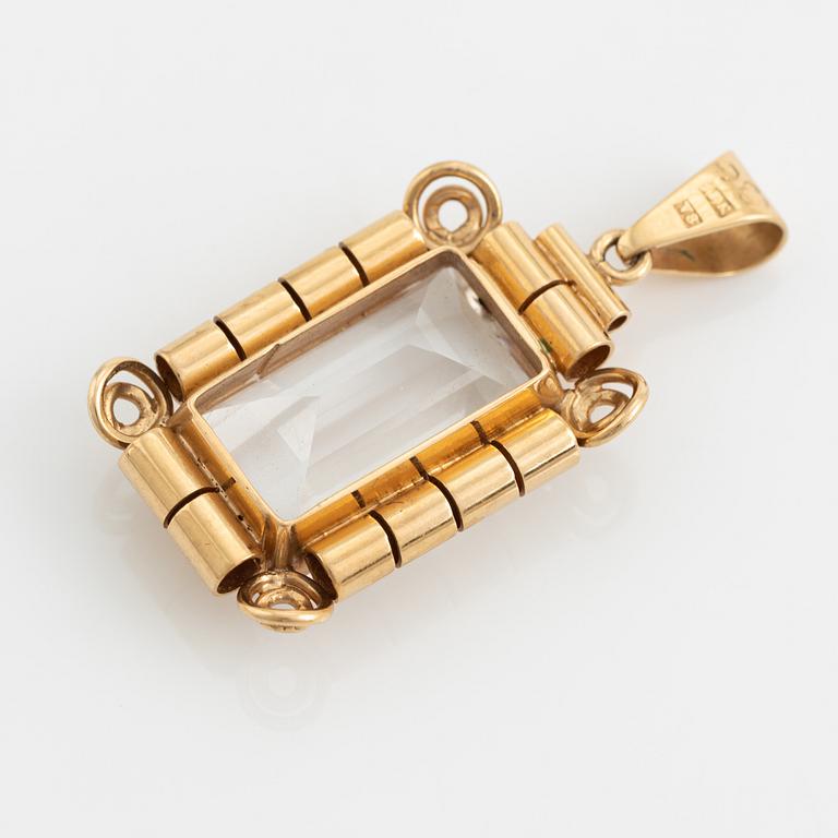 18K gold and rock crystal pendant.
