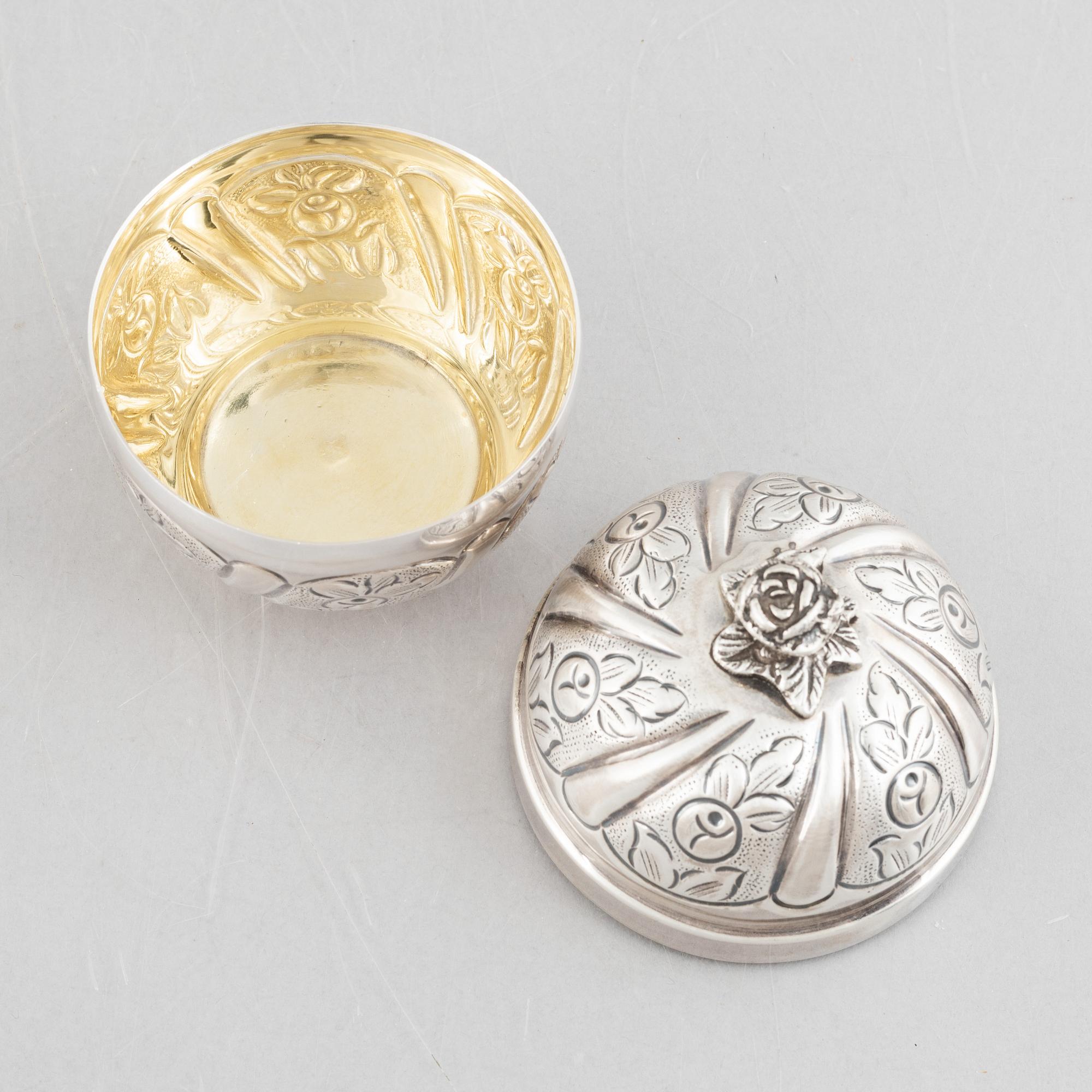 Lided bowl, silver 900, 20th Century.