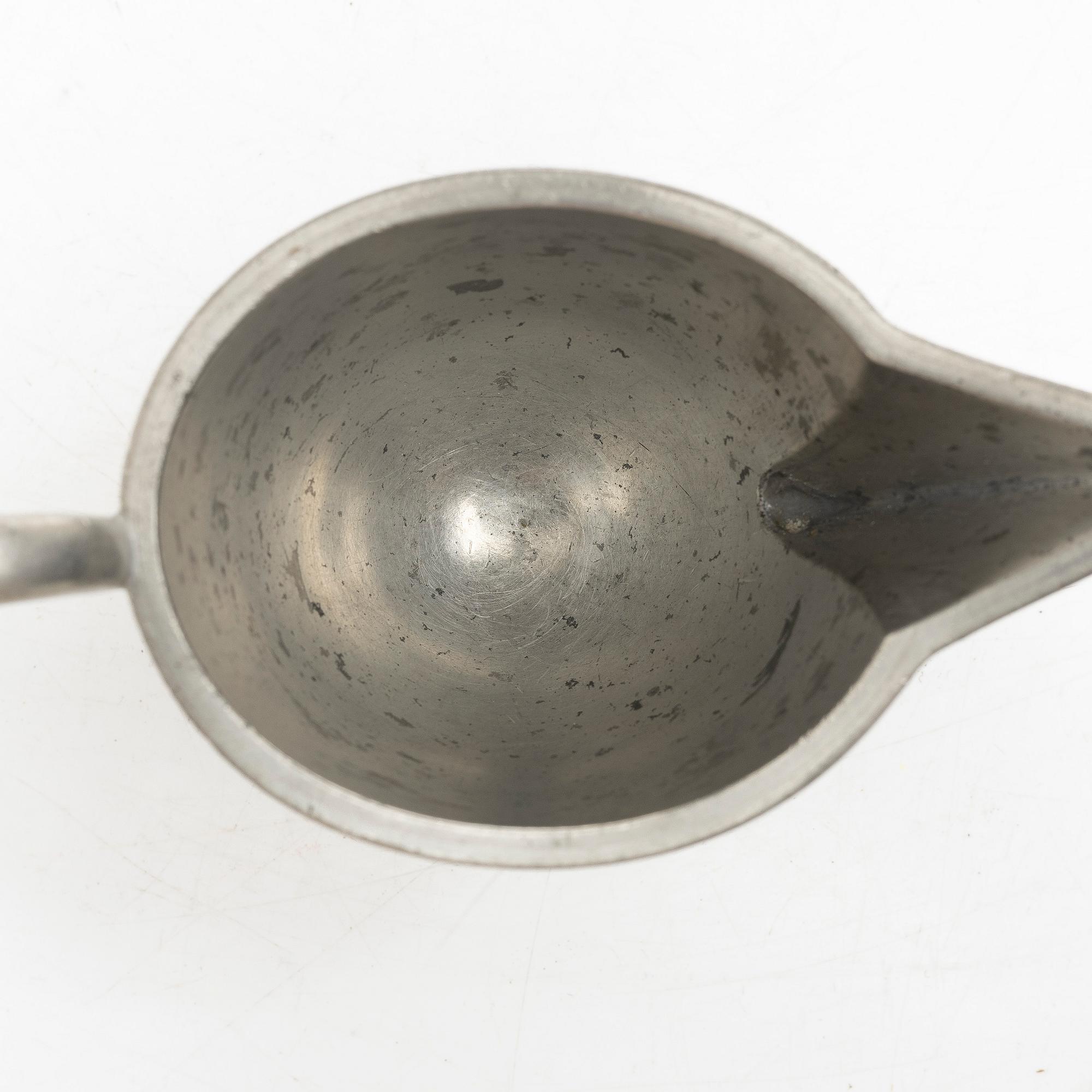 Firma Svenskt Tenn, A pewter coffee service, Stockholm 1927-1931 (3 pieces).
